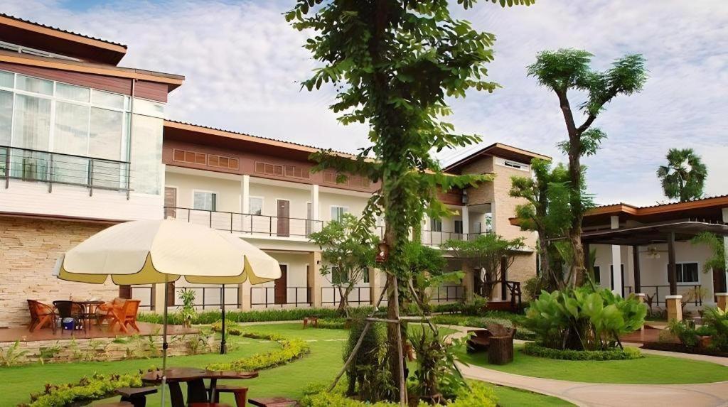 The Park Nangrong Resort Esterno foto